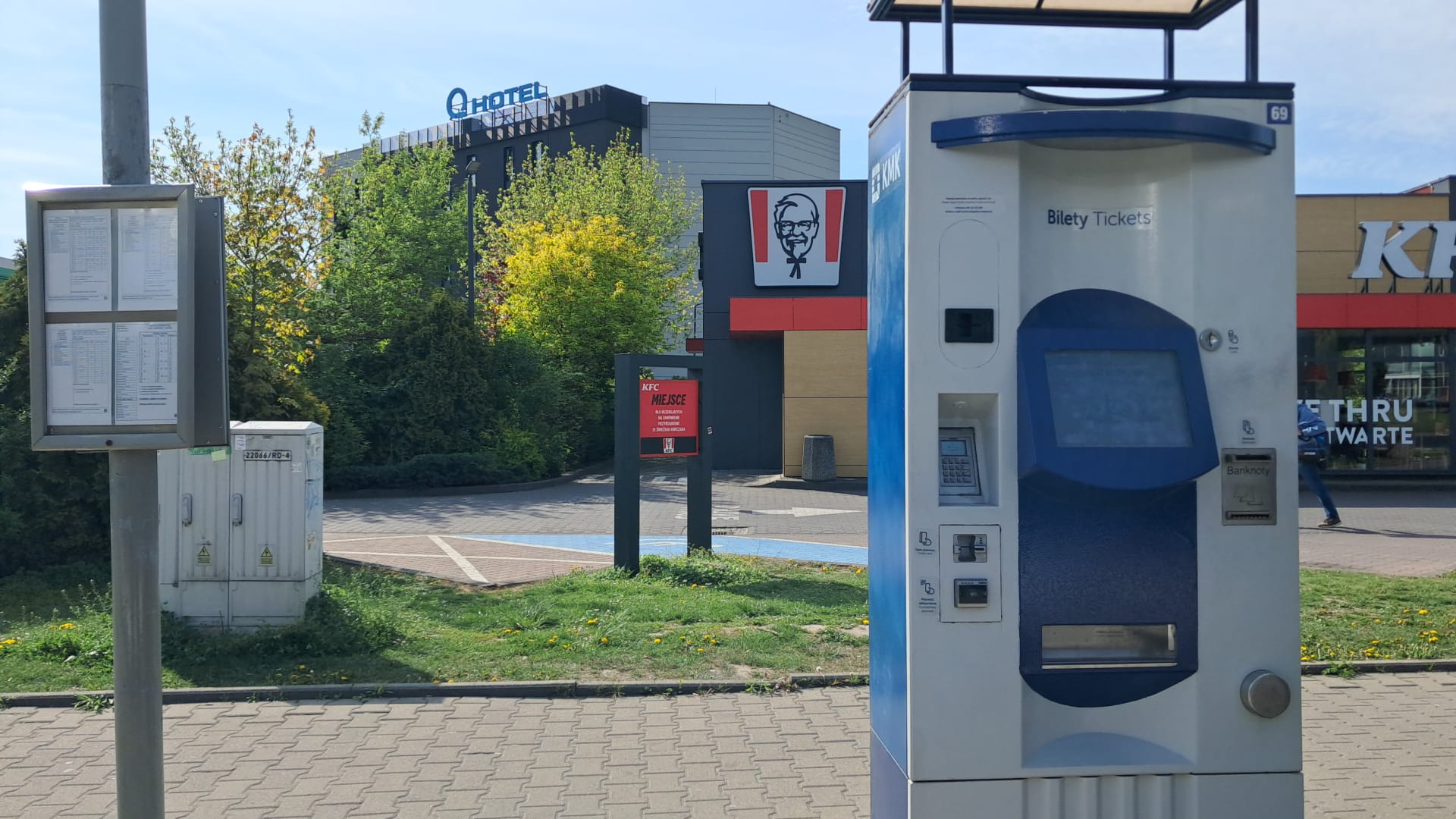 ifj_qhotel_ticketkiosk.jpeg
